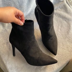 BLACK SUEDE POINTED TOE BOOTIE